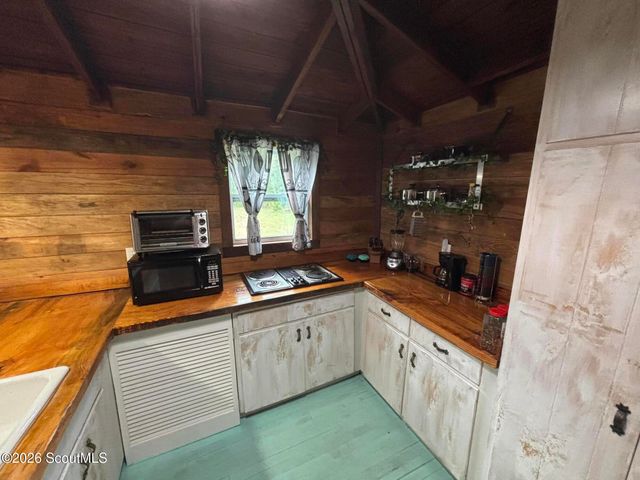 1113 Sturgeon Street SW, Darien, GA 31305