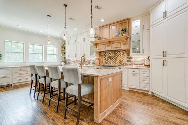 115 Lantana Court, Poolville, TX 76487
