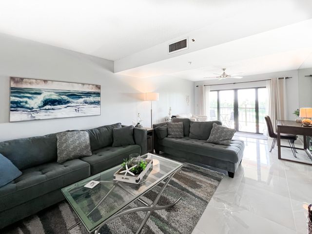301 Ocean Bluffs Boulevard 202, Jupiter, FL 33477