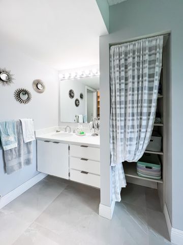 301 Ocean Bluffs Boulevard 202, Jupiter, FL 33477