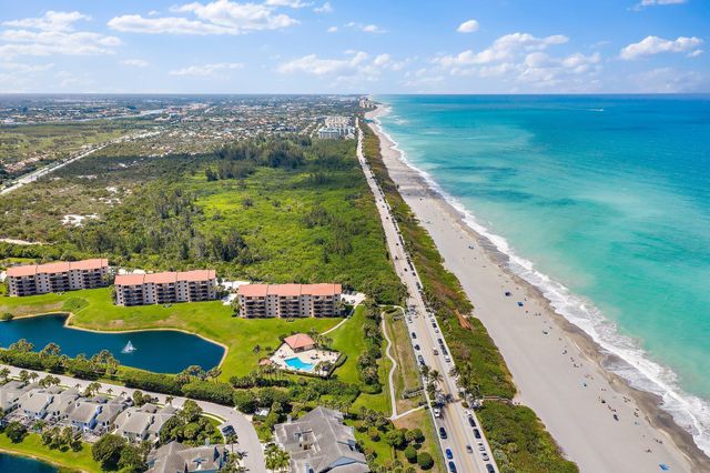 301 Ocean Bluffs Boulevard 202, Jupiter, FL 33477