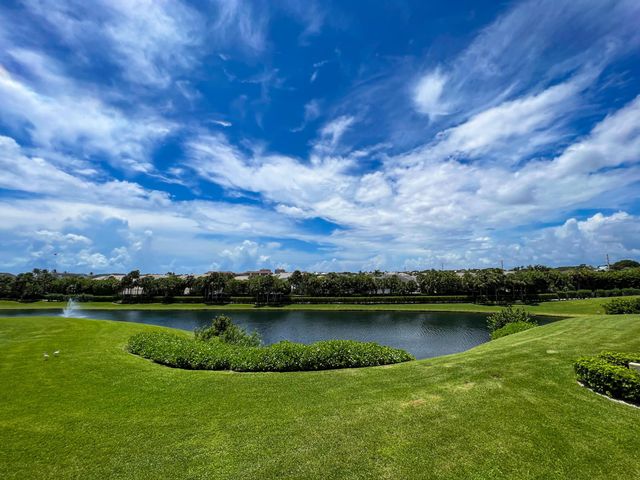 301 Ocean Bluffs Boulevard 202, Jupiter, FL 33477