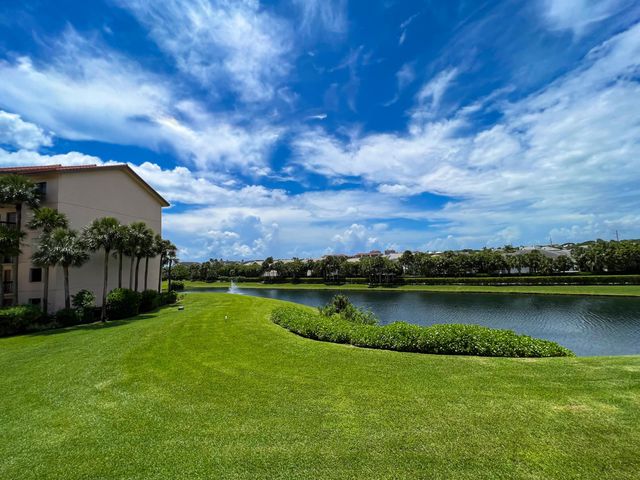301 Ocean Bluffs Boulevard 202, Jupiter, FL 33477