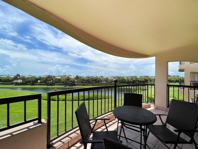 301 Ocean Bluffs Boulevard 202, Jupiter, FL 33477