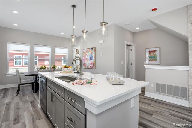 4837 Lismore Ln, Troy, MI 48085