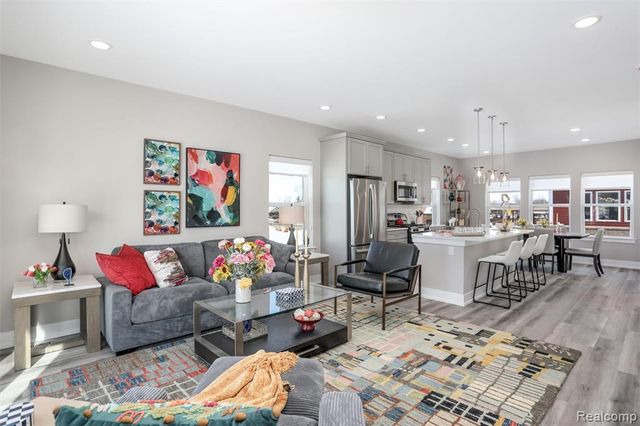 4837 Lismore Ln, Troy, MI 48085