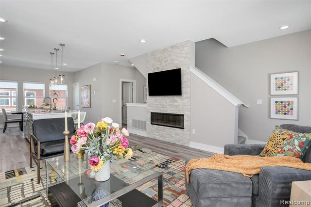 4837 Lismore Ln, Troy, MI 48085