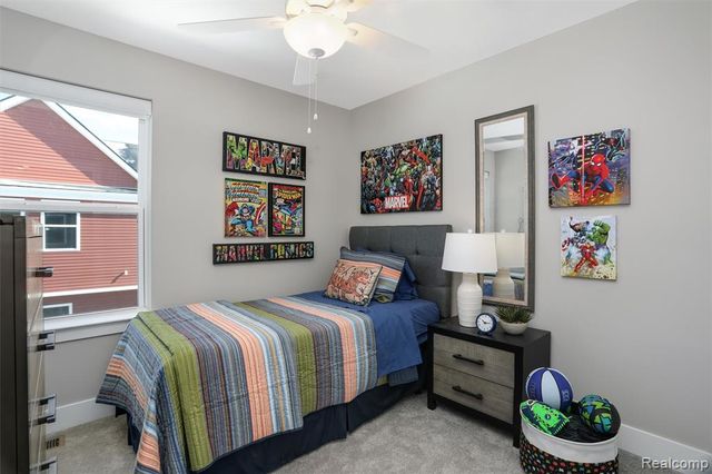 4837 Lismore Ln, Troy, MI 48085