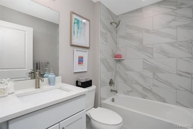 4837 Lismore Ln, Troy, MI 48085