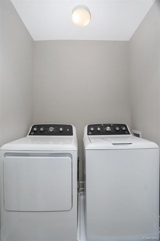 4837 Lismore Ln, Troy, MI 48085