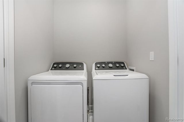 4837 Lismore Ln, Troy, MI 48085