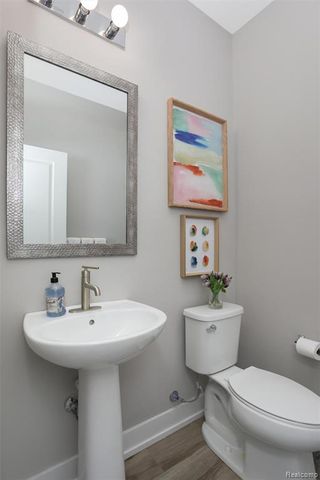 4837 Lismore Ln, Troy, MI 48085