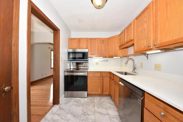 927 Genesee STREET, Waukesha, WI 53186