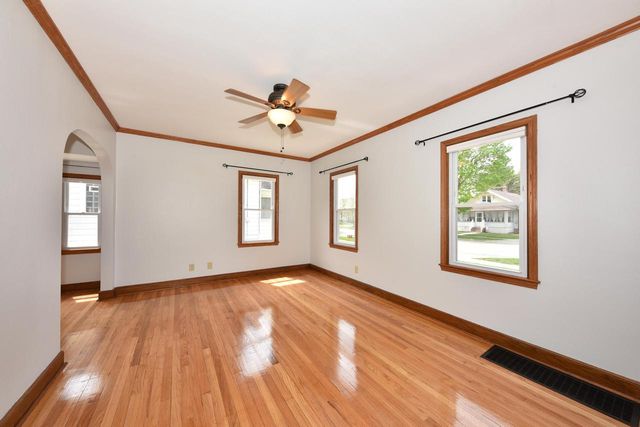 927 Genesee STREET, Waukesha, WI 53186