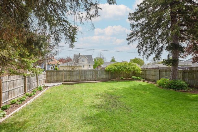 927 Genesee STREET, Waukesha, WI 53186