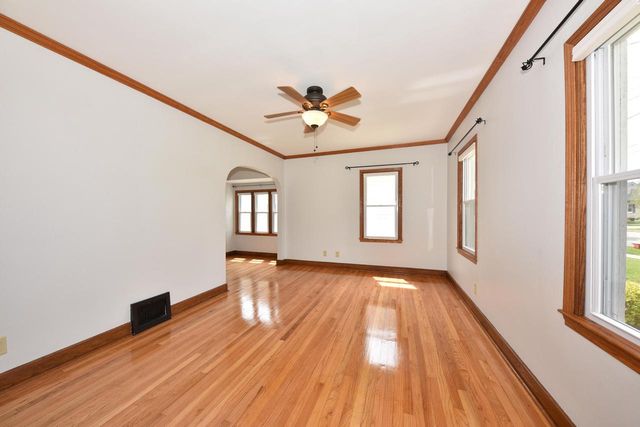 927 Genesee STREET, Waukesha, WI 53186