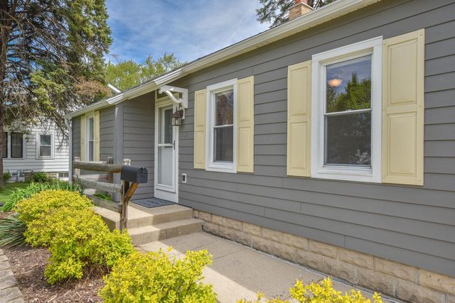 927 Genesee STREET, Waukesha, WI 53186