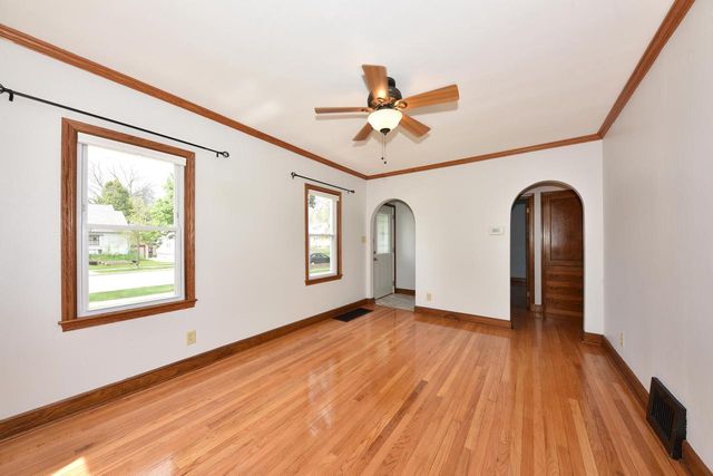 927 Genesee STREET, Waukesha, WI 53186
