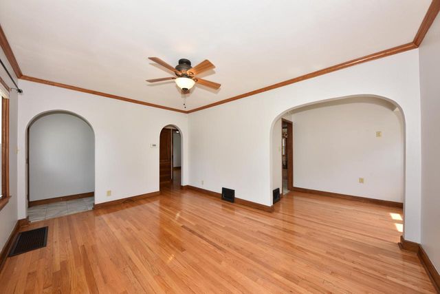 927 Genesee STREET, Waukesha, WI 53186