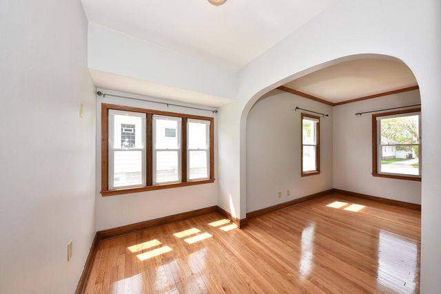 927 Genesee STREET, Waukesha, WI 53186