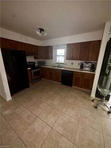 408 37TH TER, Cape Coral, FL 33914