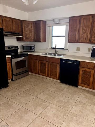 408 37TH TER, Cape Coral, FL 33914