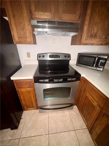 408 37TH TER, Cape Coral, FL 33914