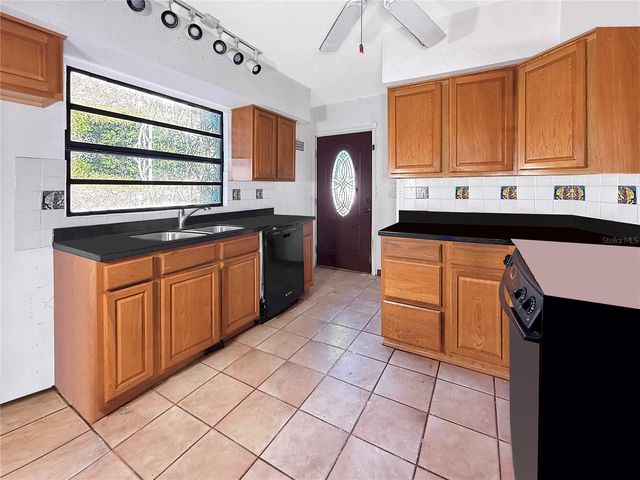 1631 PLAZA PLACE, Tarpon Springs, FL 34689