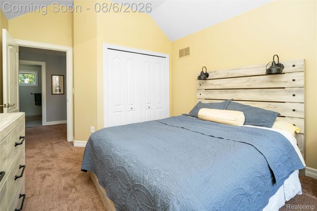 888 Suchava Drive, White Lake Charter Township, MI 48386