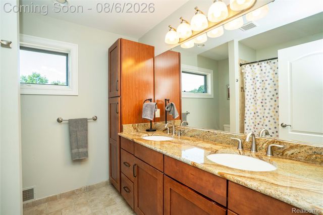 888 Suchava Drive, White Lake Charter Township, MI 48386