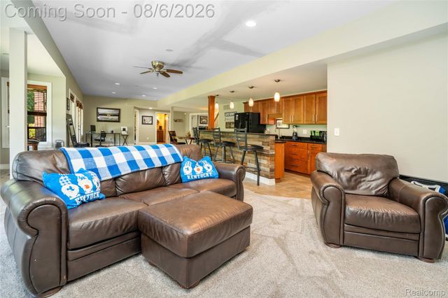 888 Suchava Drive, White Lake Charter Township, MI 48386