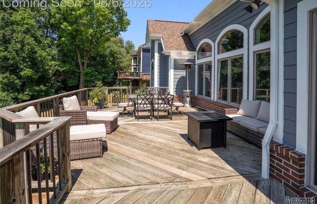 888 Suchava Drive, White Lake Charter Township, MI 48386