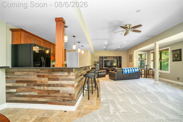 888 Suchava Drive, White Lake Charter Township, MI 48386