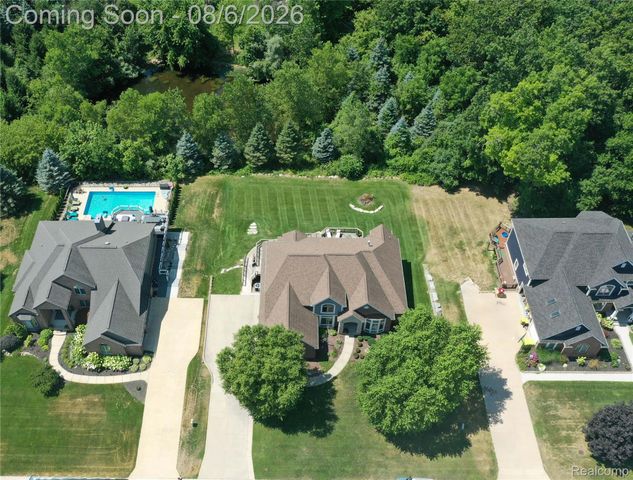 888 Suchava Drive, White Lake Charter Township, MI 48386