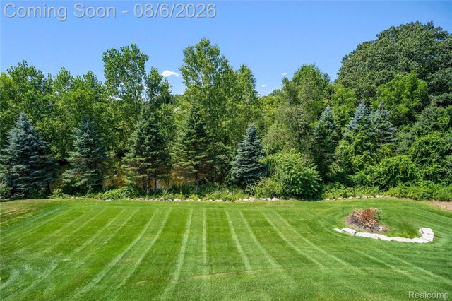 888 Suchava Drive, White Lake Charter Township, MI 48386