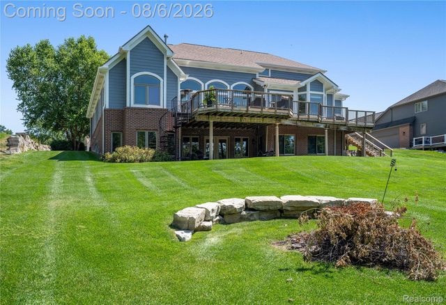 888 Suchava Drive, White Lake Charter Township, MI 48386