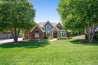 888 Suchava Drive, White Lake Charter Township, MI 48386