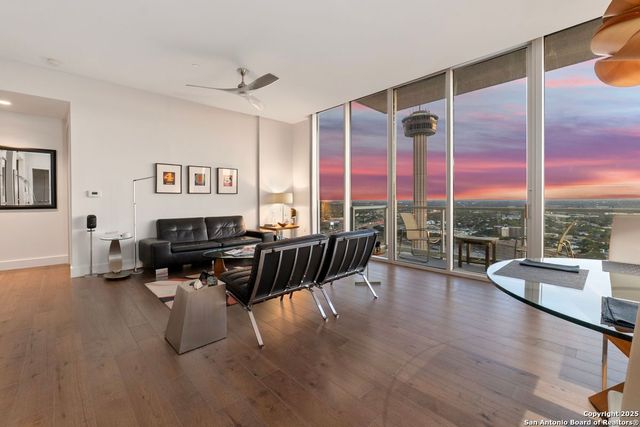 610 E Market St Unit 2905, San Antonio, TX 78205