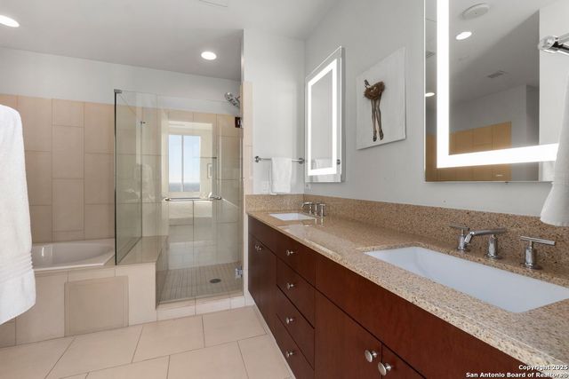 610 E Market St Unit 2905, San Antonio, TX 78205