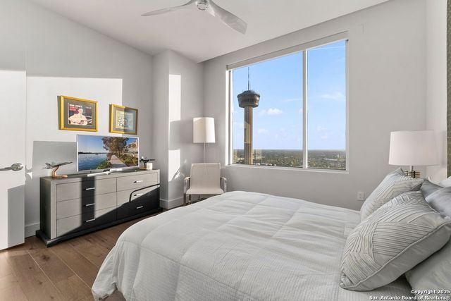 610 E Market St Unit 2905, San Antonio, TX 78205