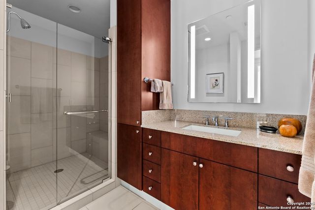 610 E Market St Unit 2905, San Antonio, TX 78205