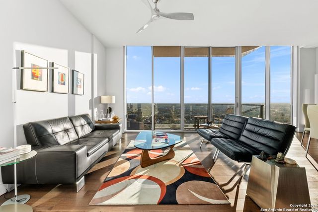 610 E Market St Unit 2905, San Antonio, TX 78205