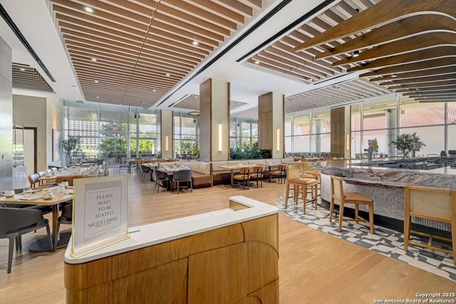 610 E Market St Unit 2905, San Antonio, TX 78205