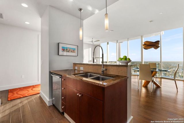 610 E Market St Unit 2905, San Antonio, TX 78205