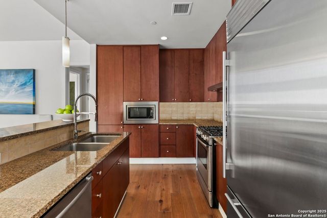 610 E Market St Unit 2905, San Antonio, TX 78205