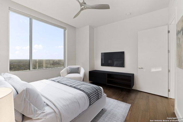 610 E Market St Unit 2905, San Antonio, TX 78205