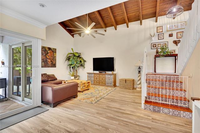 1610 W Sandpiper Cir, Pembroke Pines, FL 33026