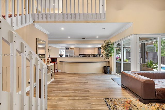 1610 W Sandpiper Cir, Pembroke Pines, FL 33026