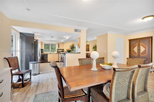 1610 W Sandpiper Cir, Pembroke Pines, FL 33026