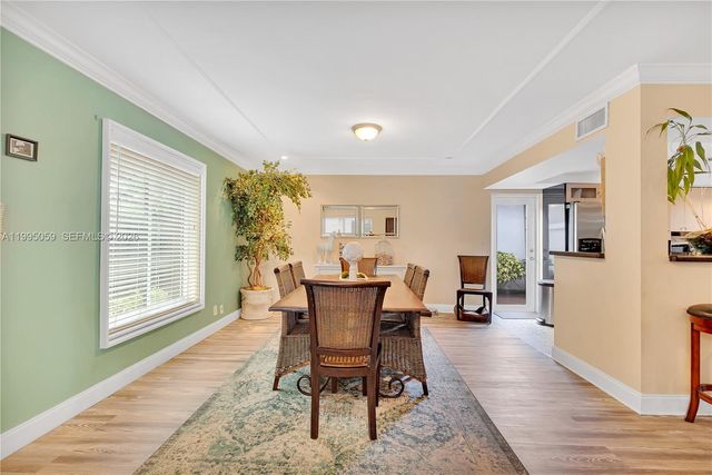 1610 W Sandpiper Cir, Pembroke Pines, FL 33026